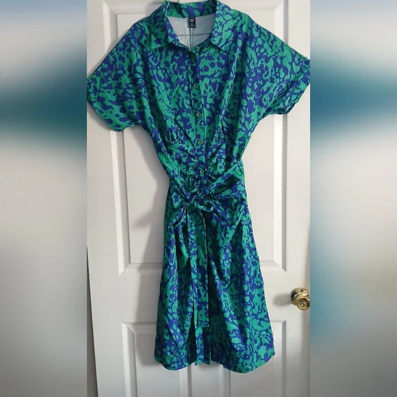 Elegant Green and Blue Patterned Dress - Picture 3 of 7
